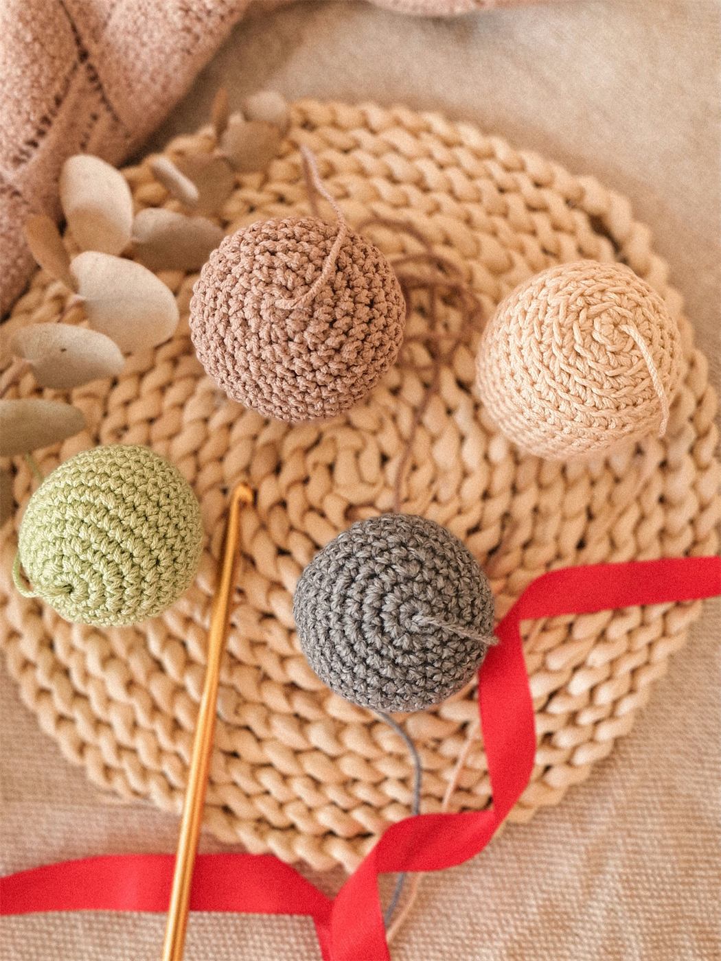 Pelotas con Catnip o Valeriana — amigurumi tejido a mano por Trufitas Artesanas
