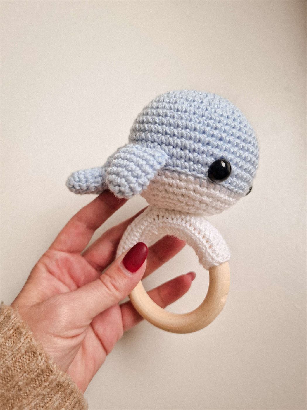 Sonajero Ballena — amigurumi tejido a mano por Trufitas Artesanas