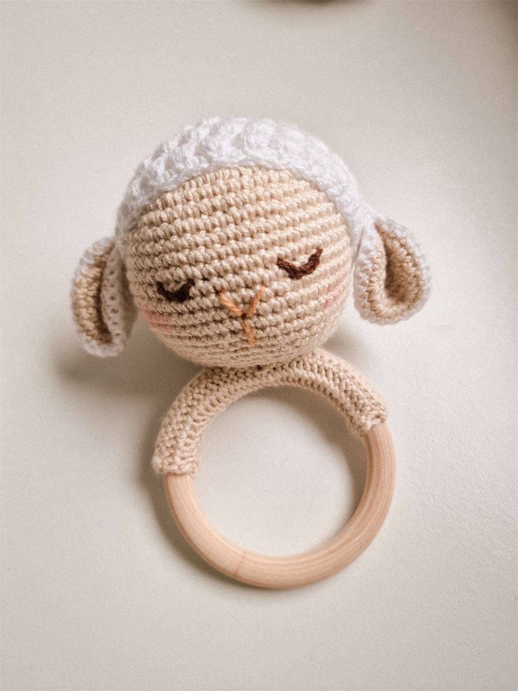 Sonajero Ovejita — amigurumi tejido a mano por Trufitas Artesanas