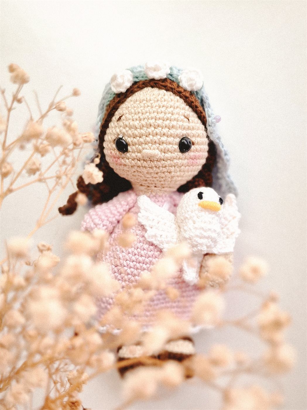 Virgen María Niña — amigurumi tejido a mano por Trufitas Artesanas